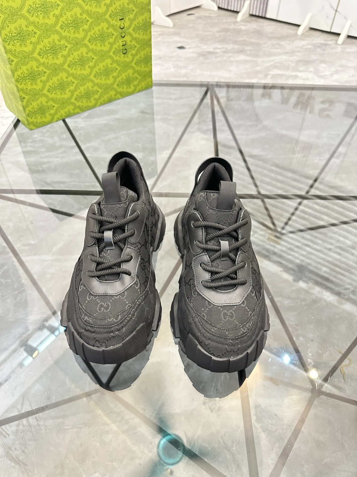 Men's shoes for sale 💰: 💰P580¥ Product trademark: Gucci* "Gucci*" low-top casual shoes Regular size: 38-45 (can be customized to 46) Large size Product materials: Upper imported cowhide stitching original material, breathable lining, original outsole. No.: 0008